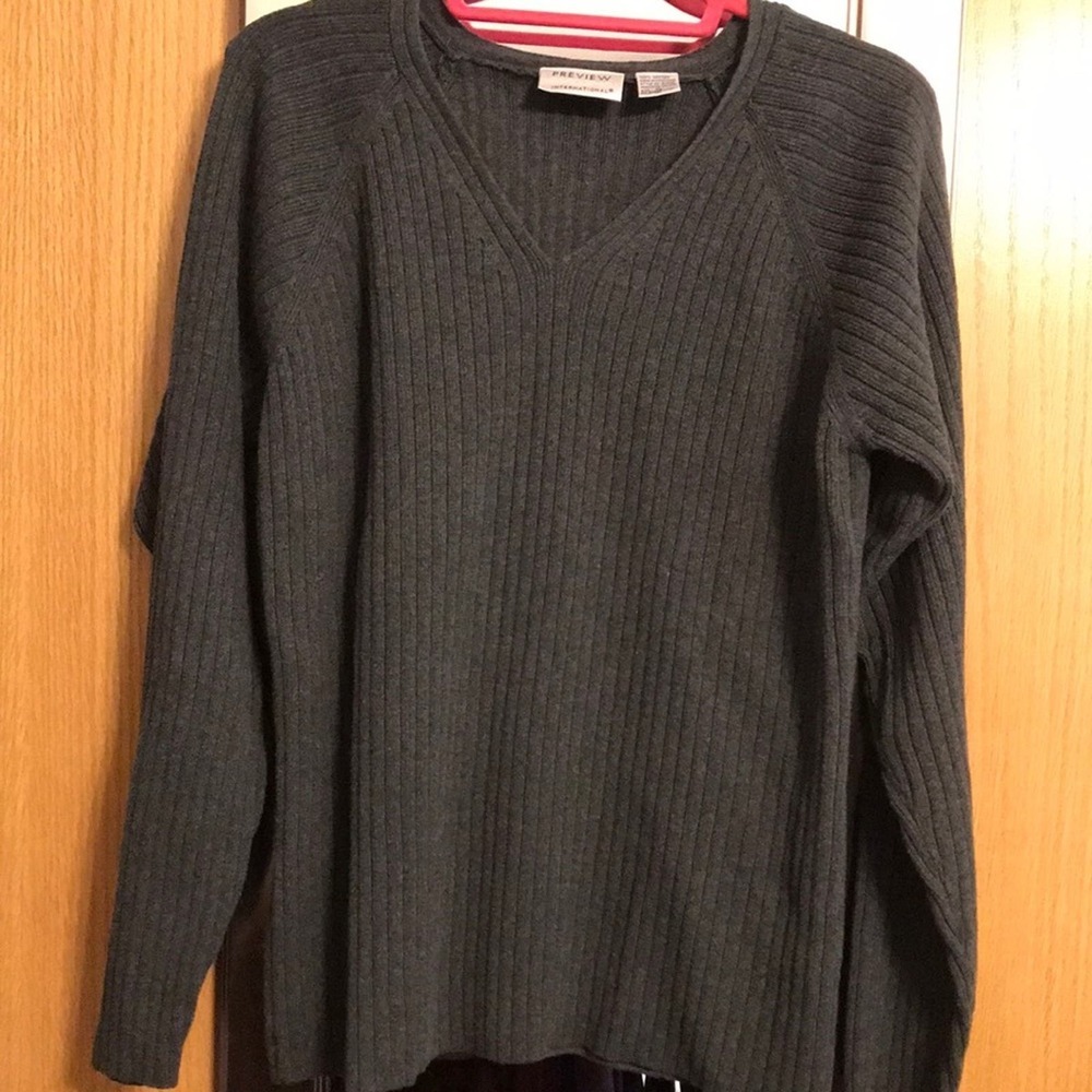 Vintage Preview International XL grey V neck ribbed sweater
